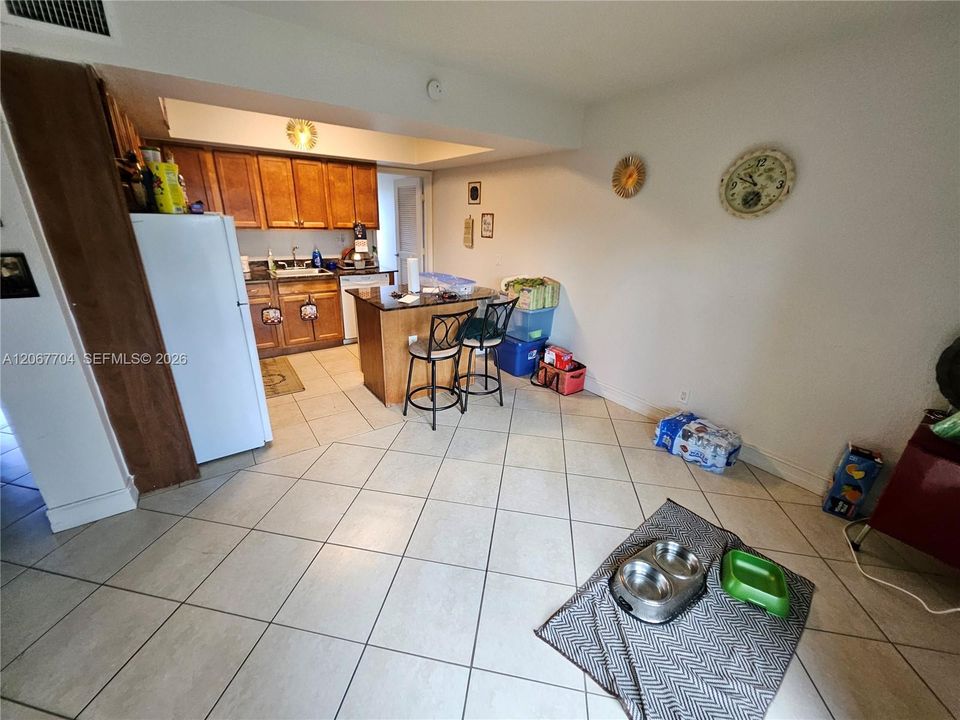 For Sale: $202,500 (2 beds, 1 baths, 1248 Square Feet)
