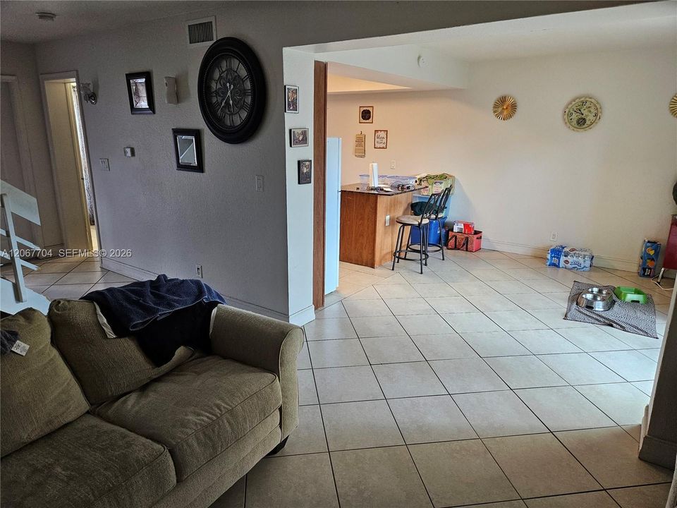 For Sale: $202,500 (2 beds, 1 baths, 1248 Square Feet)