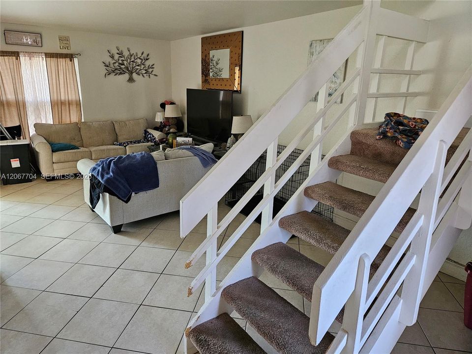 For Sale: $202,500 (2 beds, 1 baths, 1248 Square Feet)