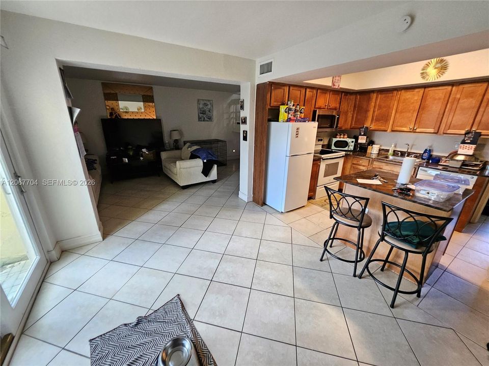 For Sale: $202,500 (2 beds, 1 baths, 1248 Square Feet)
