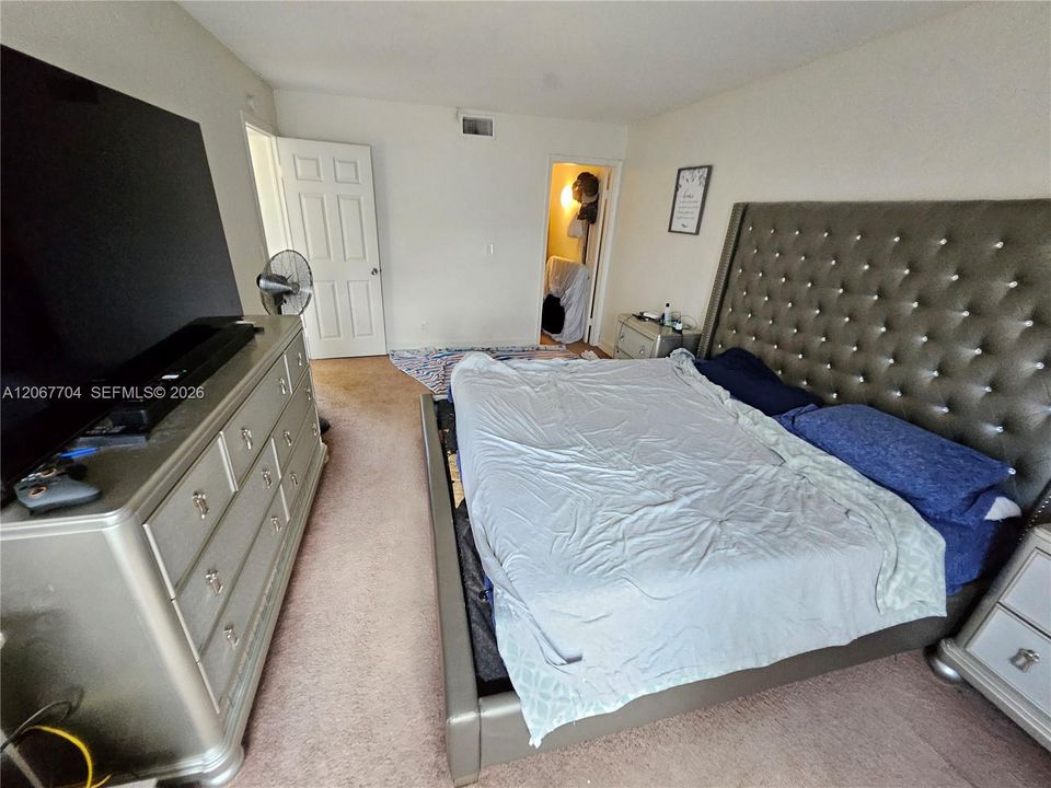 For Sale: $202,500 (2 beds, 1 baths, 1248 Square Feet)