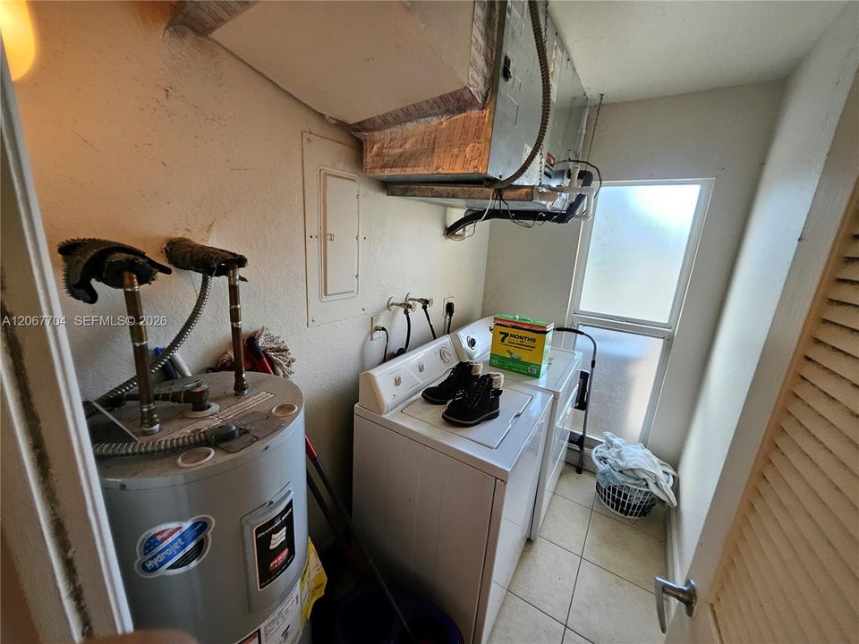 For Sale: $202,500 (2 beds, 1 baths, 1248 Square Feet)