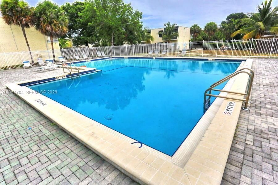 For Sale: $202,500 (2 beds, 1 baths, 1248 Square Feet)