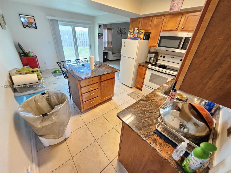 For Sale: $202,500 (2 beds, 1 baths, 1248 Square Feet)