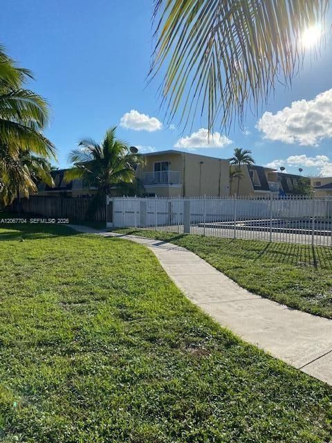 For Sale: $202,500 (2 beds, 1 baths, 1248 Square Feet)