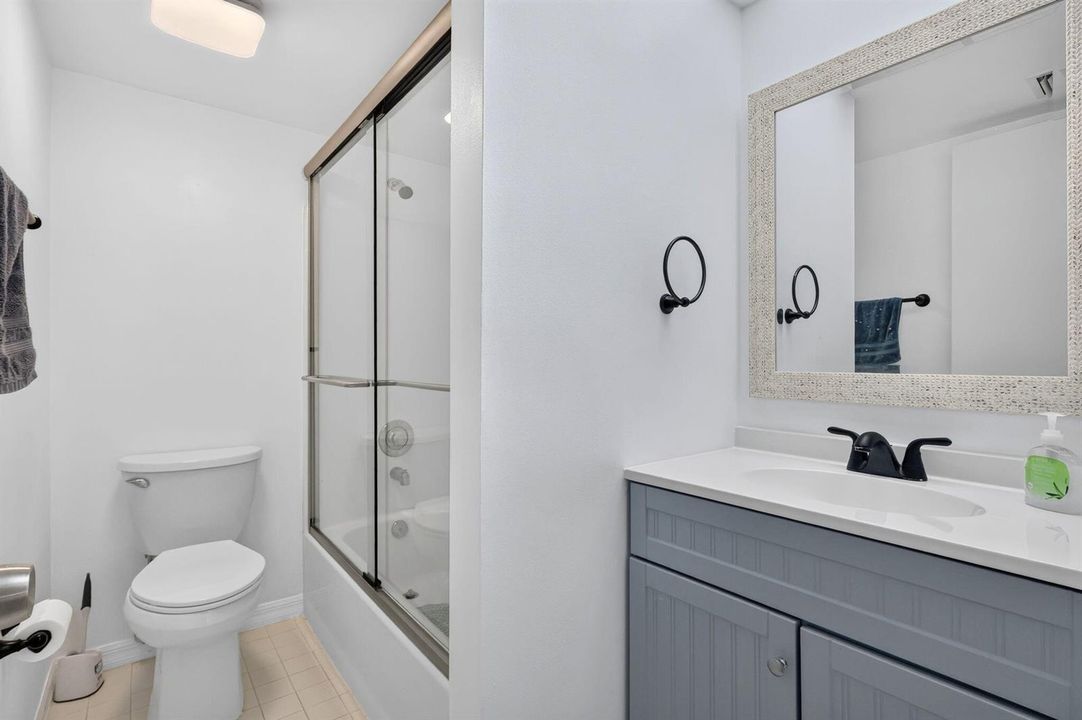 2nd Bathroom