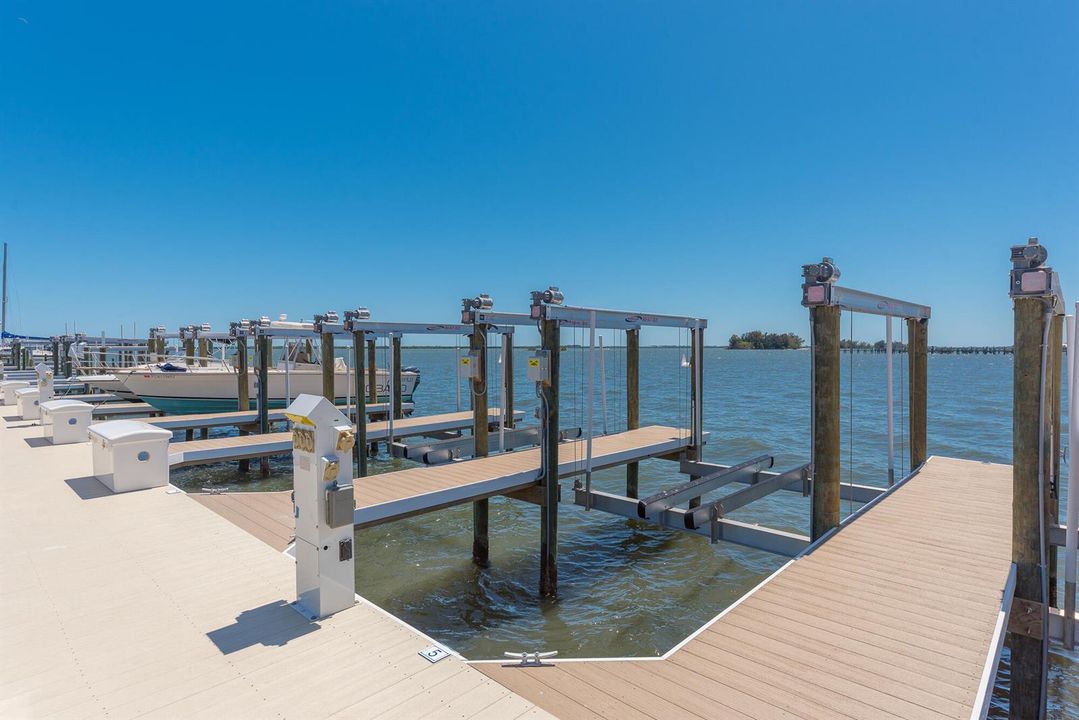 806 Indian River Dr, Sebastian, FL 32958