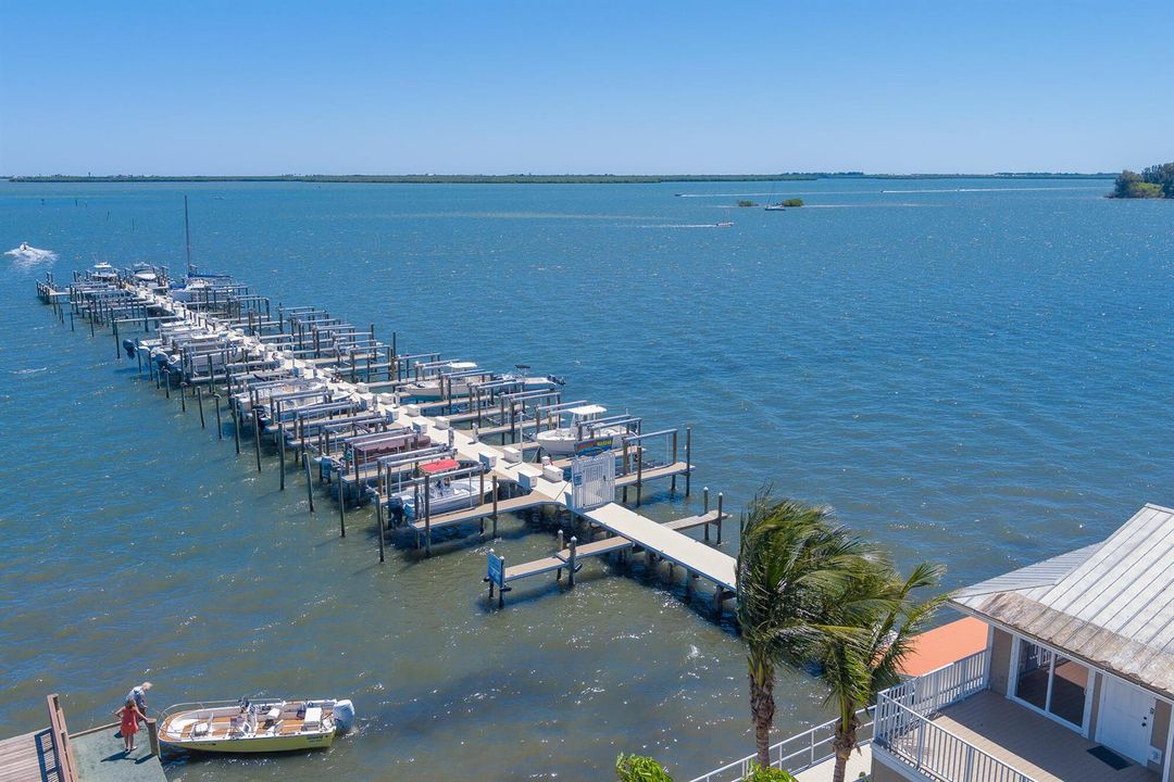 806 Indian River Dr, Sebastian, FL 32958