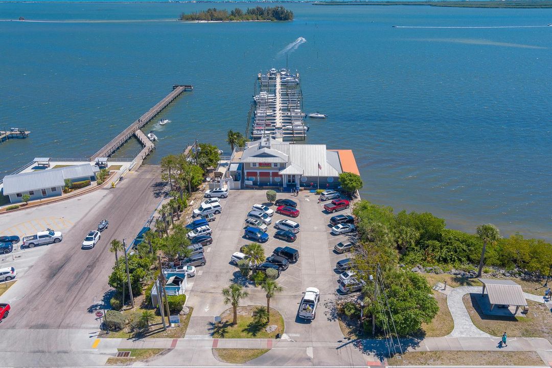 806 Indian River Dr, Sebastian, FL 32958