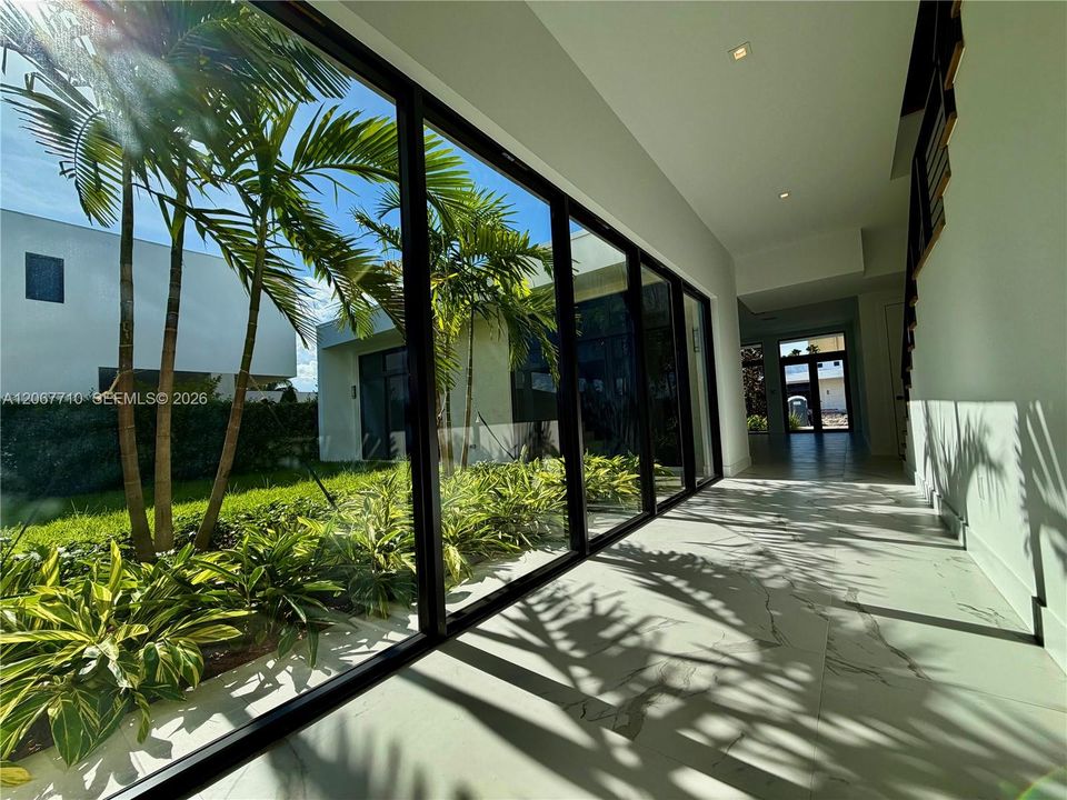 For Sale: $3,250,000 (6 beds, 6 baths, 5293 Square Feet)