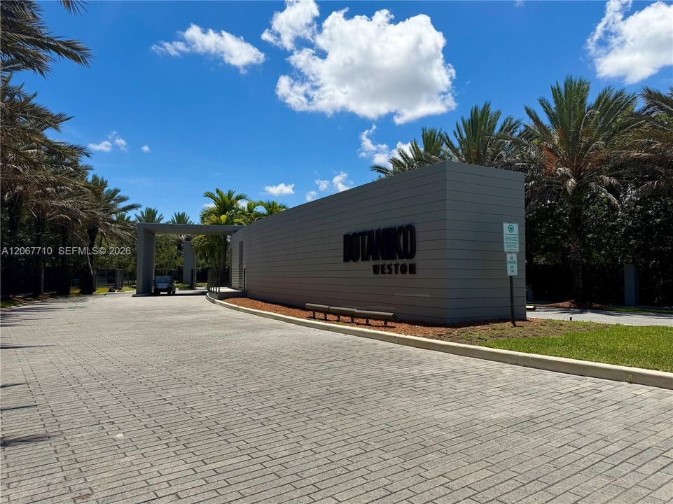 For Sale: $3,250,000 (6 beds, 6 baths, 5293 Square Feet)