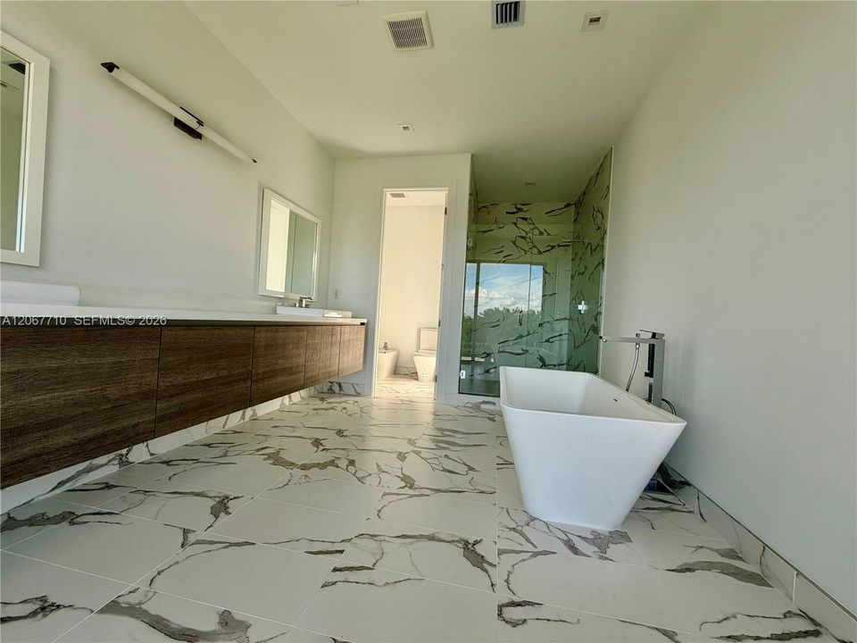 For Sale: $3,250,000 (6 beds, 6 baths, 5293 Square Feet)