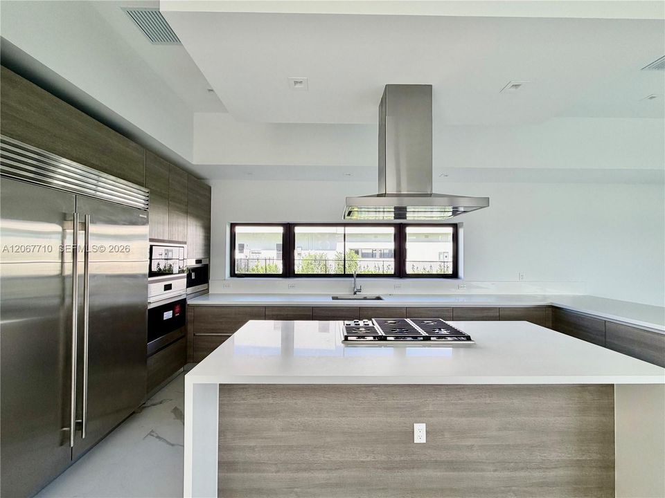 For Sale: $3,250,000 (6 beds, 6 baths, 5293 Square Feet)