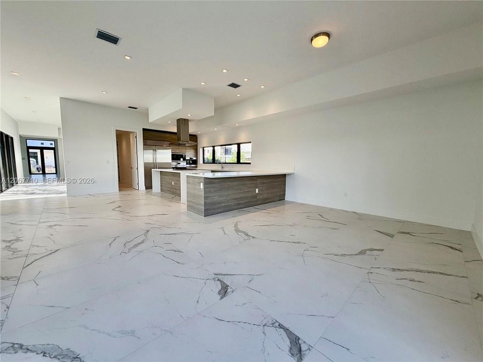 For Sale: $3,250,000 (6 beds, 6 baths, 5293 Square Feet)
