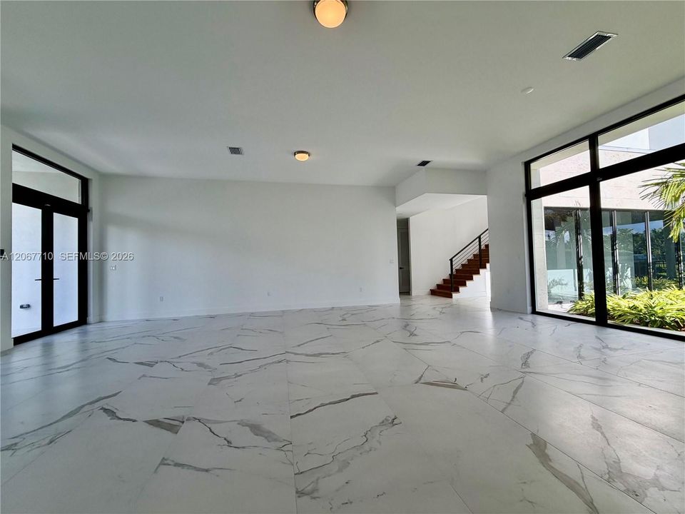 For Sale: $3,250,000 (6 beds, 6 baths, 5293 Square Feet)