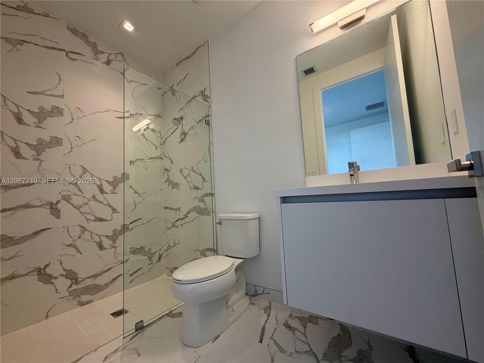 For Sale: $3,250,000 (6 beds, 6 baths, 5293 Square Feet)