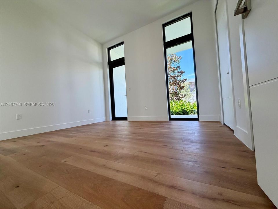 For Sale: $3,250,000 (6 beds, 6 baths, 5293 Square Feet)