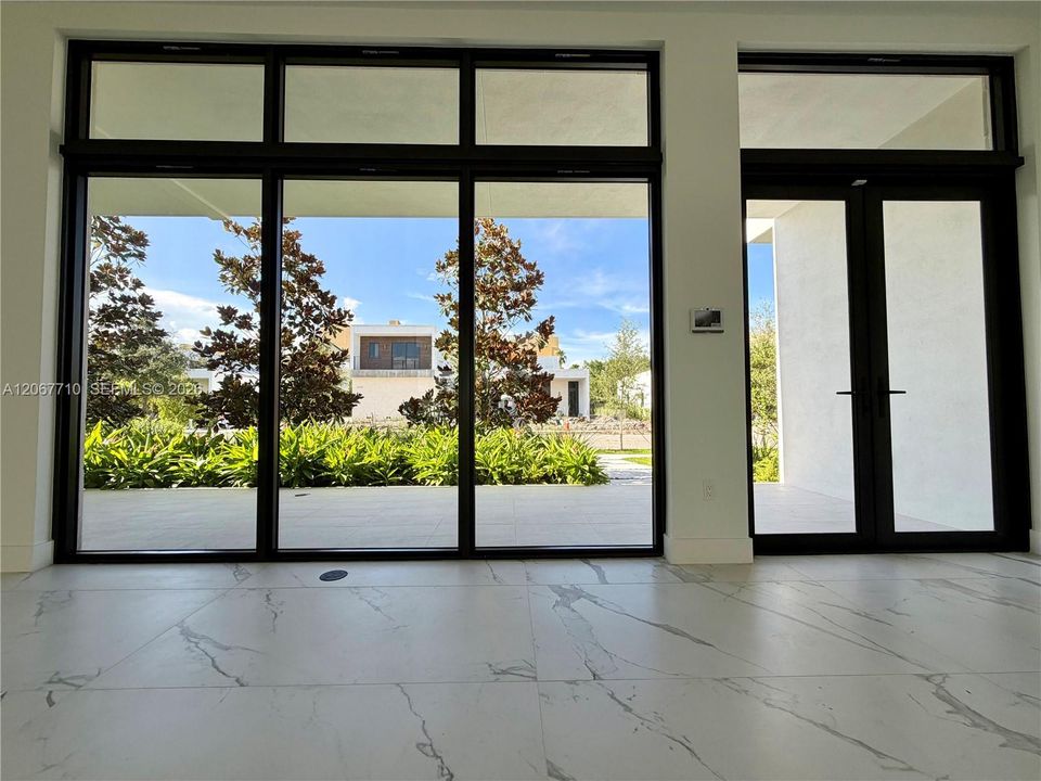 For Sale: $3,250,000 (6 beds, 6 baths, 5293 Square Feet)