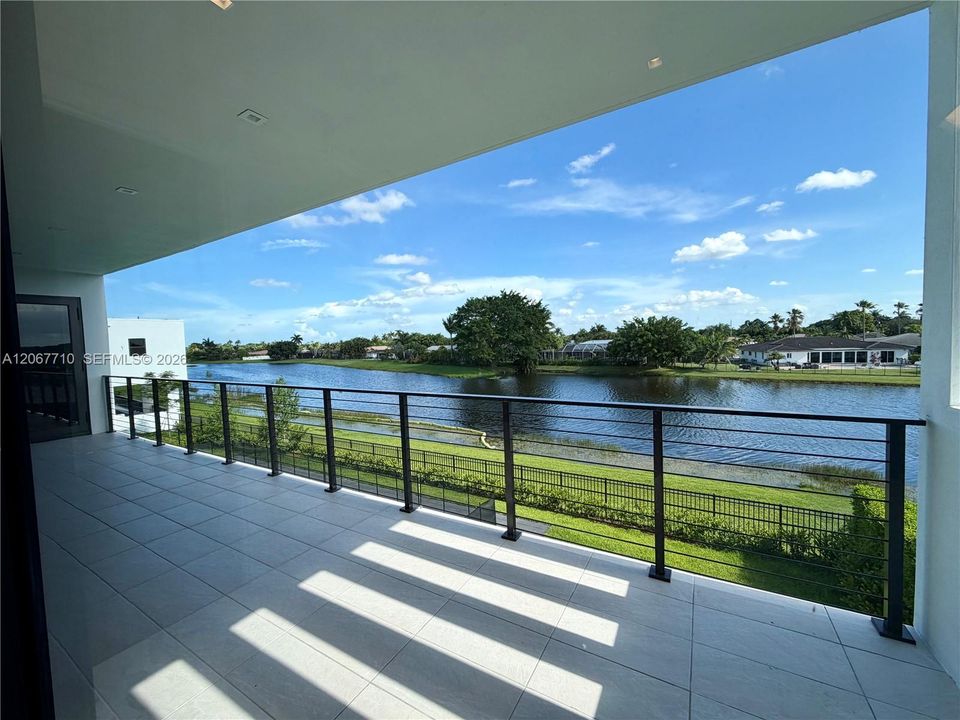 For Sale: $3,250,000 (6 beds, 6 baths, 5293 Square Feet)