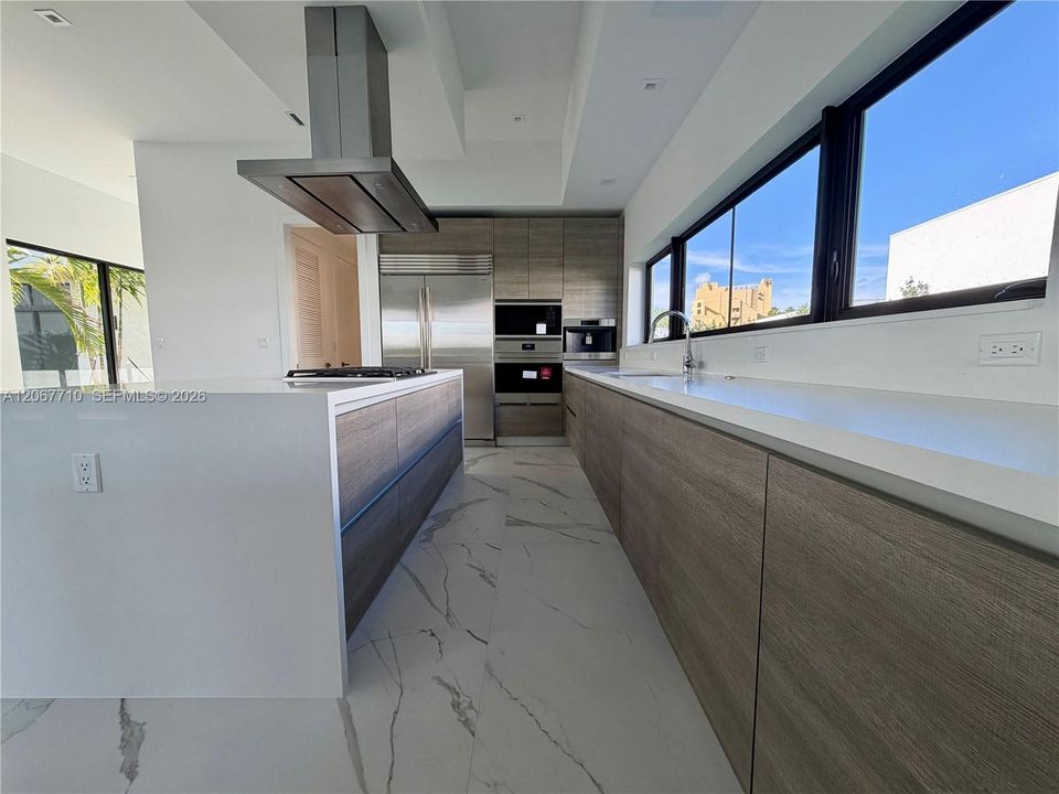 For Sale: $3,250,000 (6 beds, 6 baths, 5293 Square Feet)