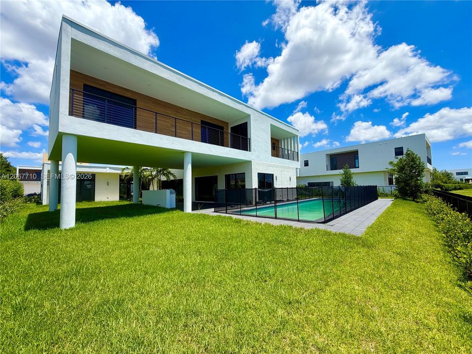 For Sale: $3,250,000 (6 beds, 6 baths, 5293 Square Feet)