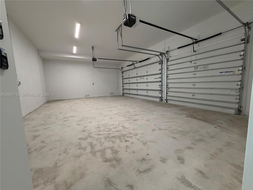 For Sale: $3,250,000 (6 beds, 6 baths, 5293 Square Feet)