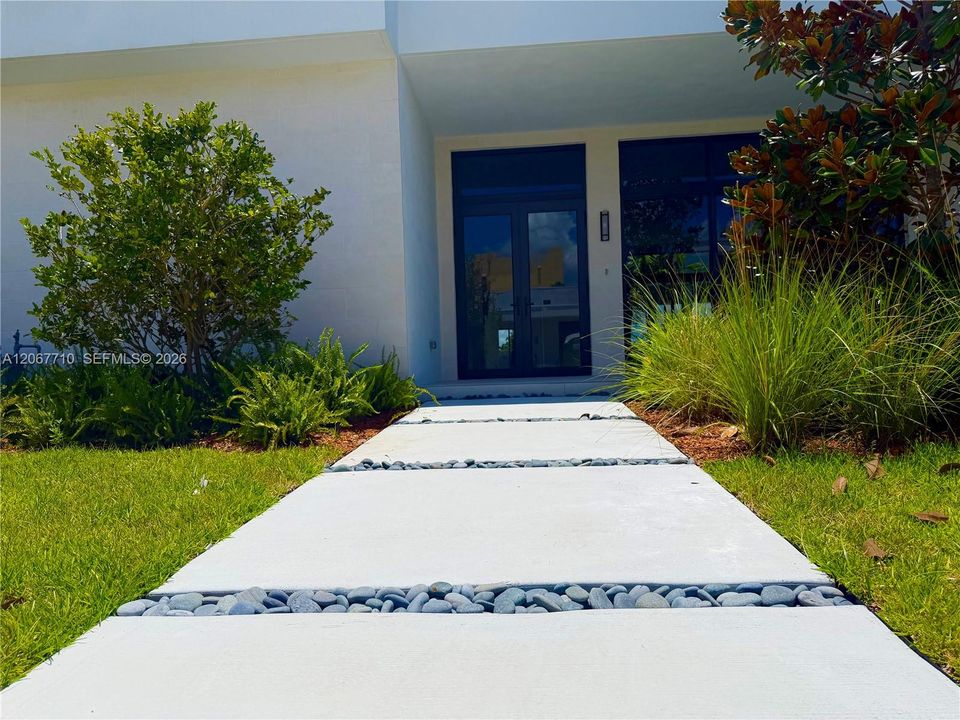 For Sale: $3,250,000 (6 beds, 6 baths, 5293 Square Feet)