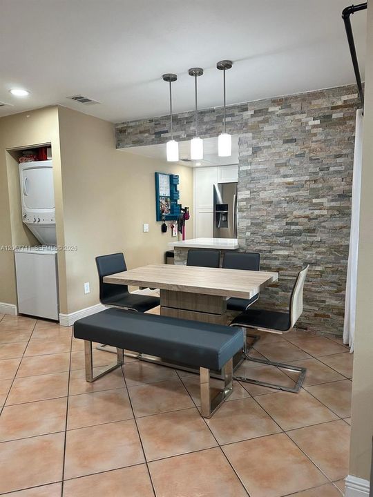 For Rent: $2,700 (2 beds, 2 baths, 885 Square Feet)