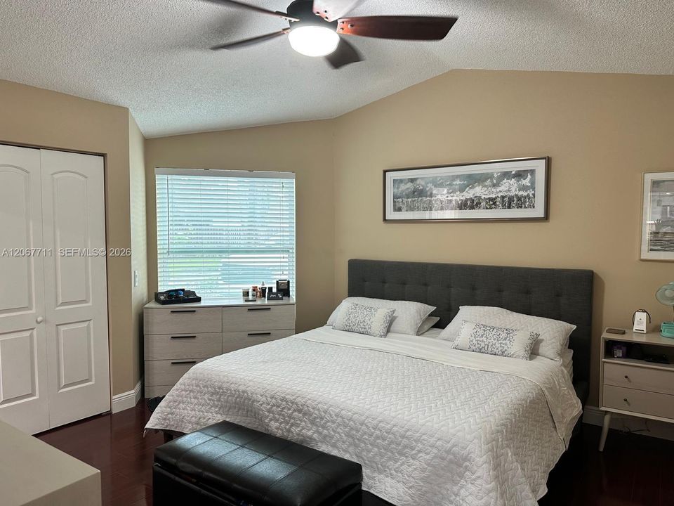 For Rent: $2,700 (2 beds, 2 baths, 885 Square Feet)