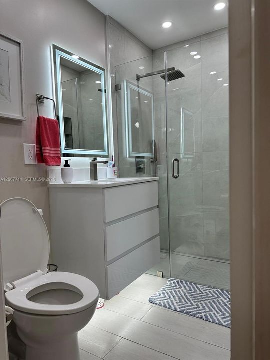 For Rent: $2,700 (2 beds, 2 baths, 885 Square Feet)