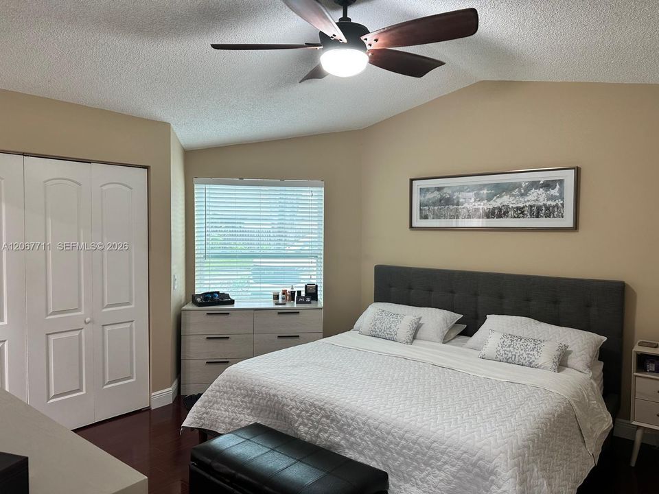 For Rent: $2,700 (2 beds, 2 baths, 885 Square Feet)