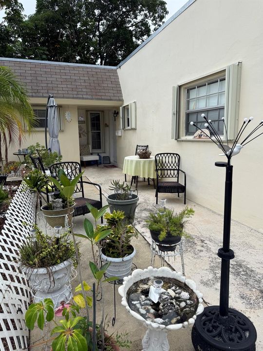 For Sale: $268,000 (2 beds, 2 baths, 1110 Square Feet)