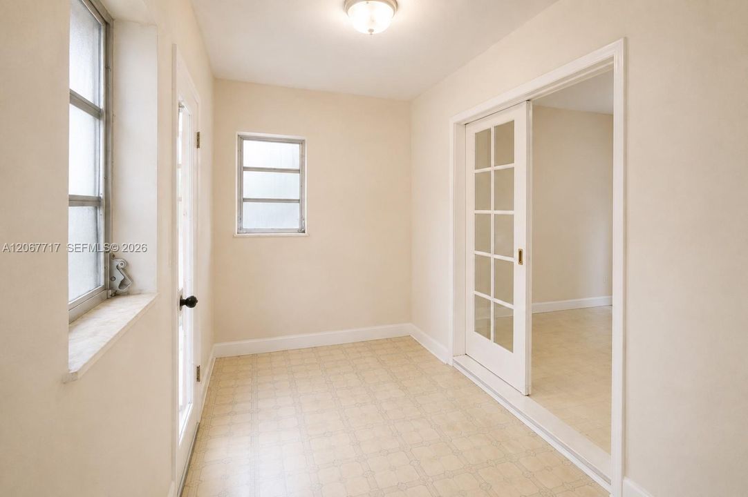 Active With Contract: $560,000 (2 beds, 1 baths, 1357 Square Feet)