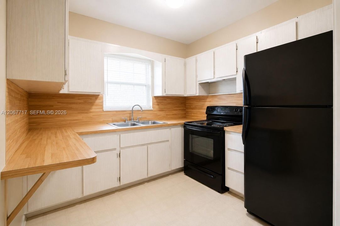 Active With Contract: $560,000 (2 beds, 1 baths, 1357 Square Feet)