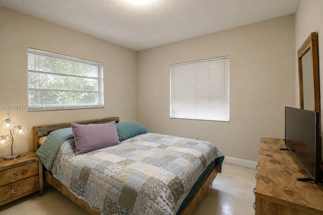 Active With Contract: $560,000 (2 beds, 1 baths, 1357 Square Feet)
