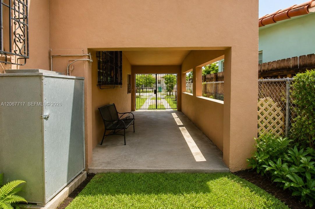 Active With Contract: $560,000 (2 beds, 1 baths, 1357 Square Feet)