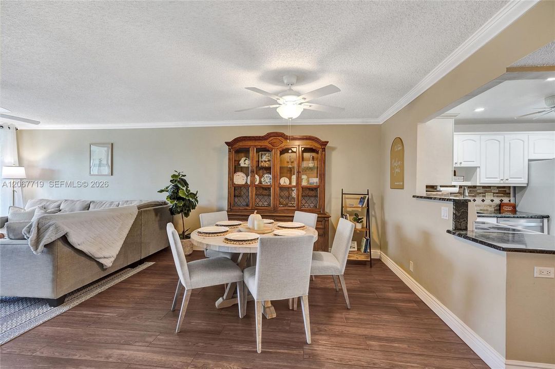 For Sale: $245,900 (2 beds, 2 baths, 1064 Square Feet)