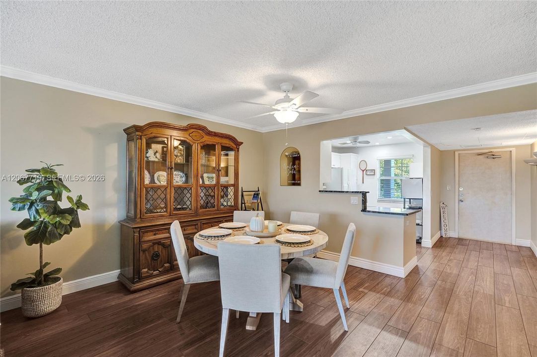 For Sale: $245,900 (2 beds, 2 baths, 1064 Square Feet)