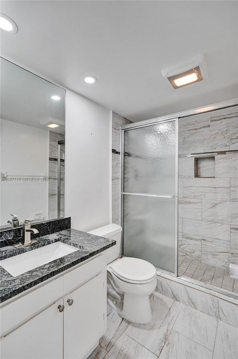 For Sale: $245,900 (2 beds, 2 baths, 1064 Square Feet)