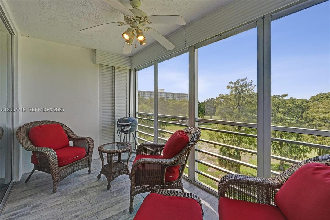 For Sale: $245,900 (2 beds, 2 baths, 1064 Square Feet)