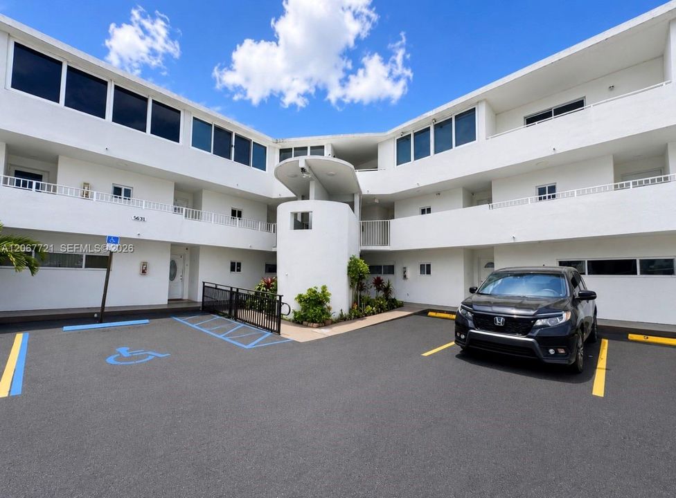For Sale: $249,000 (2 beds, 1 baths, 790 Square Feet)