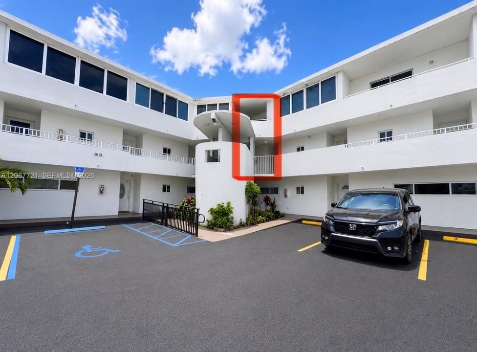 For Sale: $249,000 (2 beds, 1 baths, 790 Square Feet)