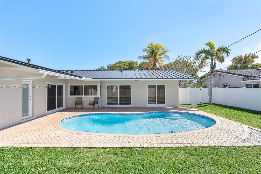 For Sale: $1,199,000 (3 beds, 2 baths, 1663 Square Feet)
