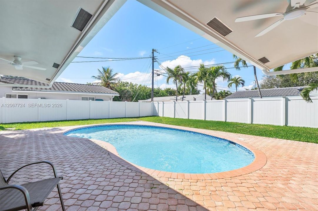 For Sale: $1,199,000 (3 beds, 2 baths, 1663 Square Feet)