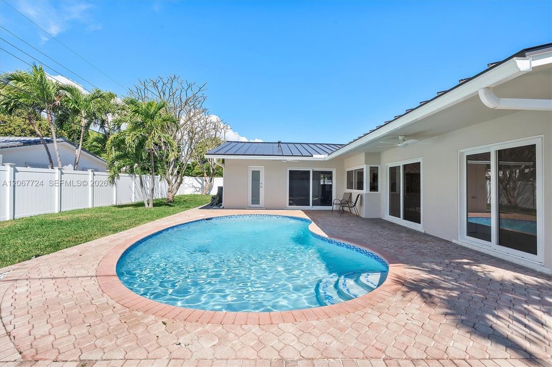 For Sale: $1,199,000 (3 beds, 2 baths, 1663 Square Feet)
