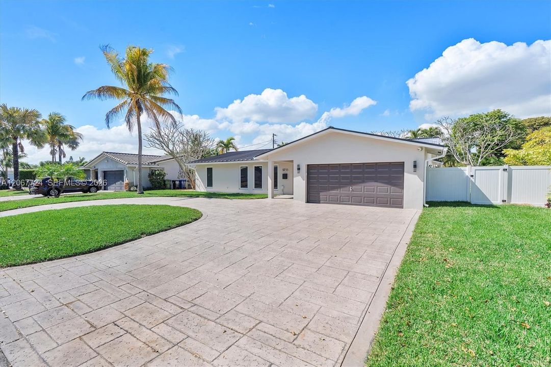 For Sale: $1,199,000 (3 beds, 2 baths, 1663 Square Feet)