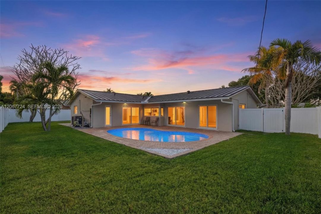 For Sale: $1,199,000 (3 beds, 2 baths, 1663 Square Feet)