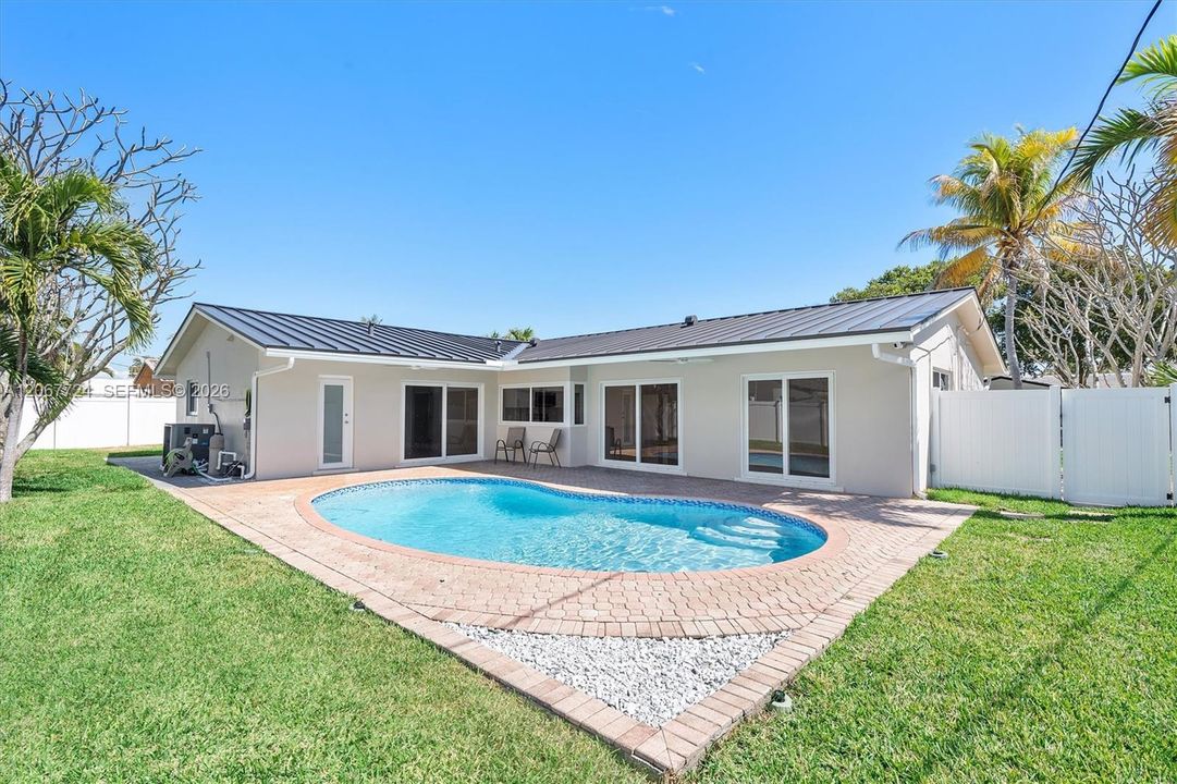 For Sale: $1,199,000 (3 beds, 2 baths, 1663 Square Feet)