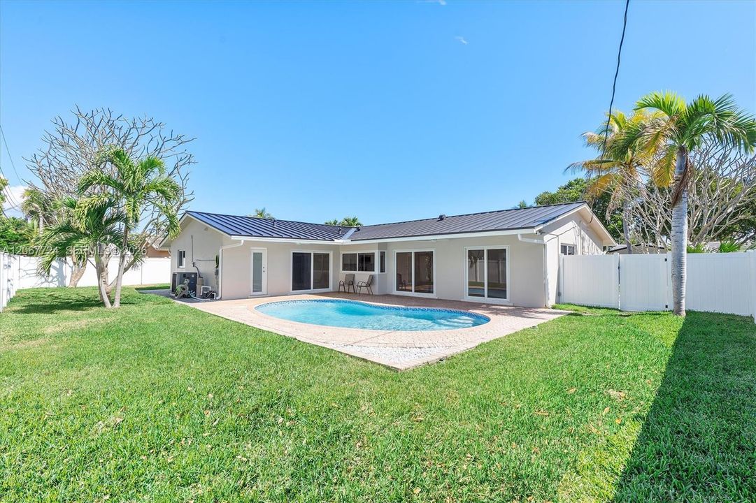 For Sale: $1,199,000 (3 beds, 2 baths, 1663 Square Feet)