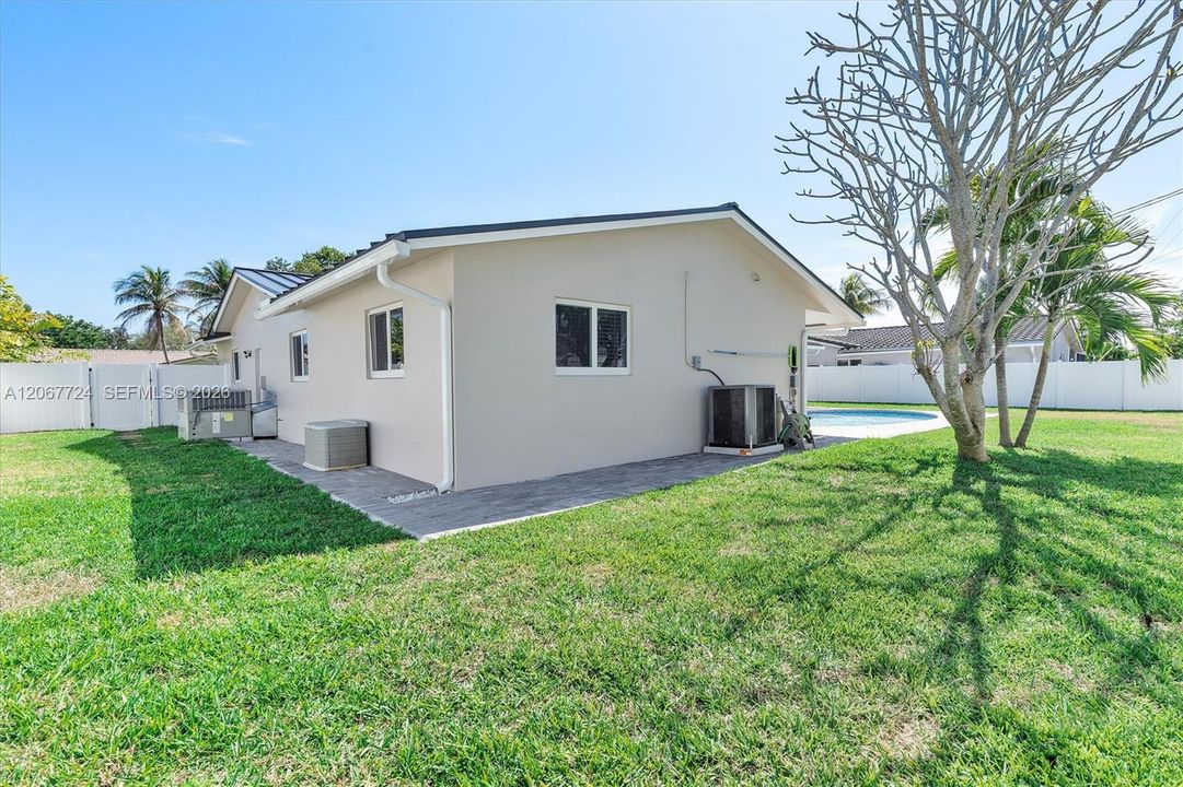For Sale: $1,199,000 (3 beds, 2 baths, 1663 Square Feet)